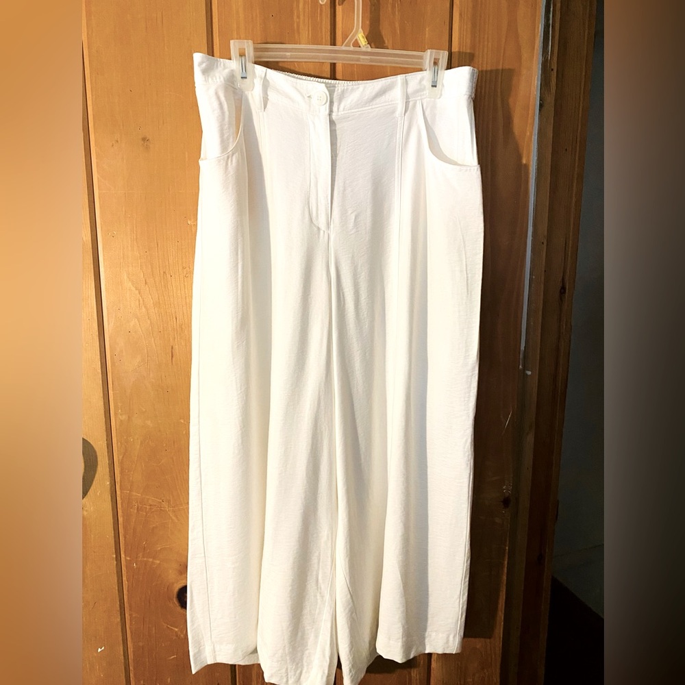 Summer white capri’s by Simply Vera, a must for your wardrobe!